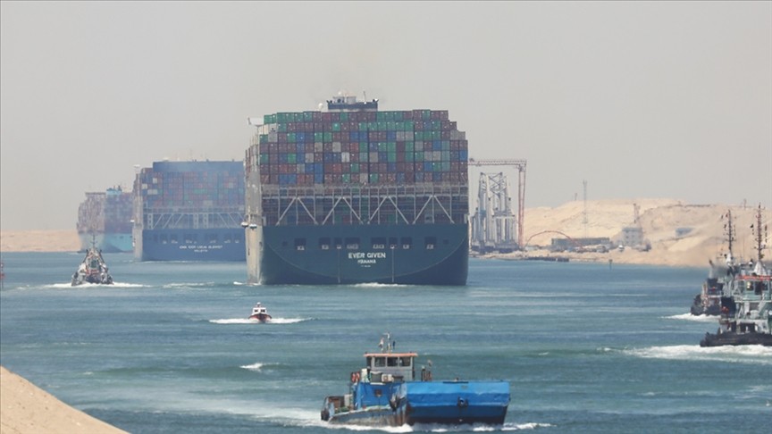 Gemi trafiği Süveyş Kanalı'nda 6 ayda dibe vurdu