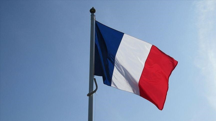 Fransa'da liderler erken seçimlerin ilk turu için oylarını kullandı