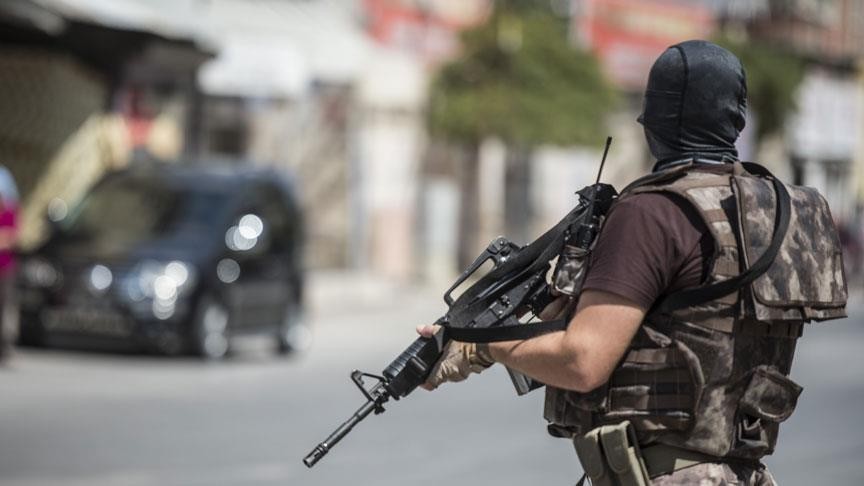 İzmir'de DEAŞ operasyonunda 9 zanlı yakalandı