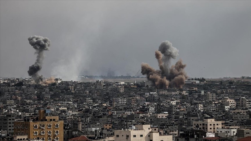 İsrail ordusunun Gazze'de pazar yerine düzenlediği saldırıda 10 kişi öldü