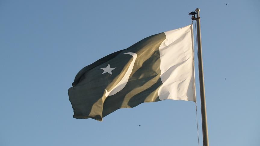 Pakistan'da bombalı saldırıda biri eski senatör 3 kişi öldü