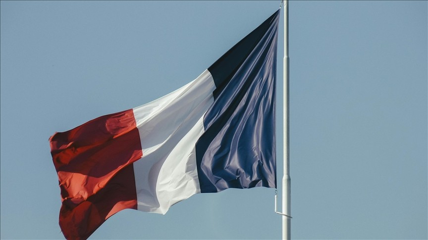 Fransa'da halk erken seçim için sandık başına gidilecek