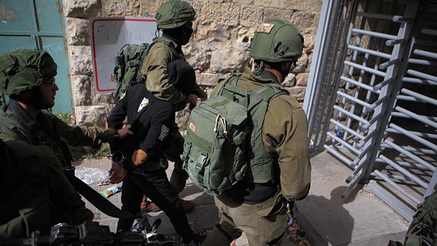 İşgalci İsrail güçleri Şeria'da çok sayıda Filistinliyi esir aldı