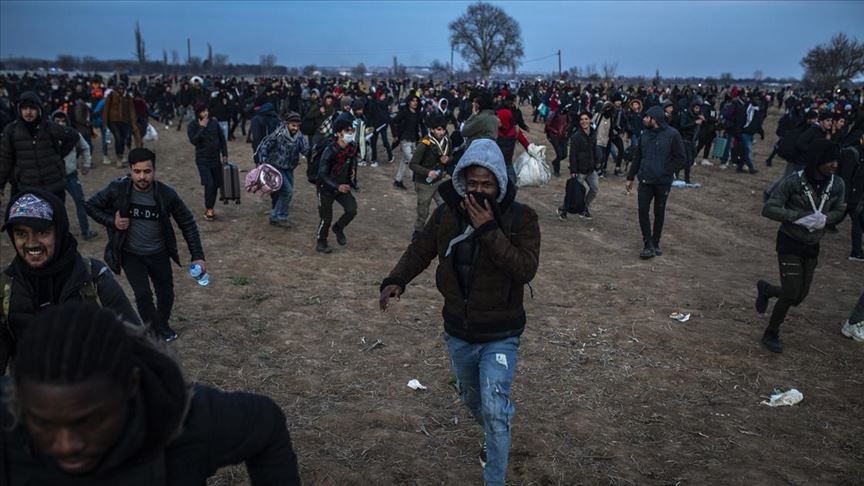 Ağrı'da tırın dorsesinde 32 göçmen yakalandı