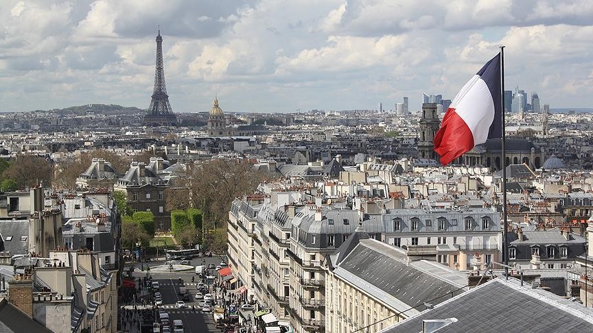 Fransa'da erken seçimin ilk turunda aşırı sağ yüzde 33,15 ile birinci oldu