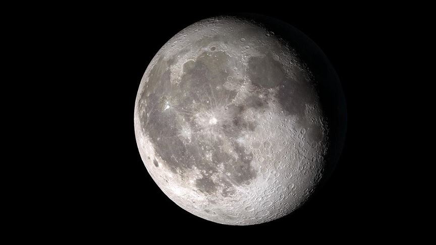 Ay'la ilgili bildiğimiz her şey yanlış olabilir
