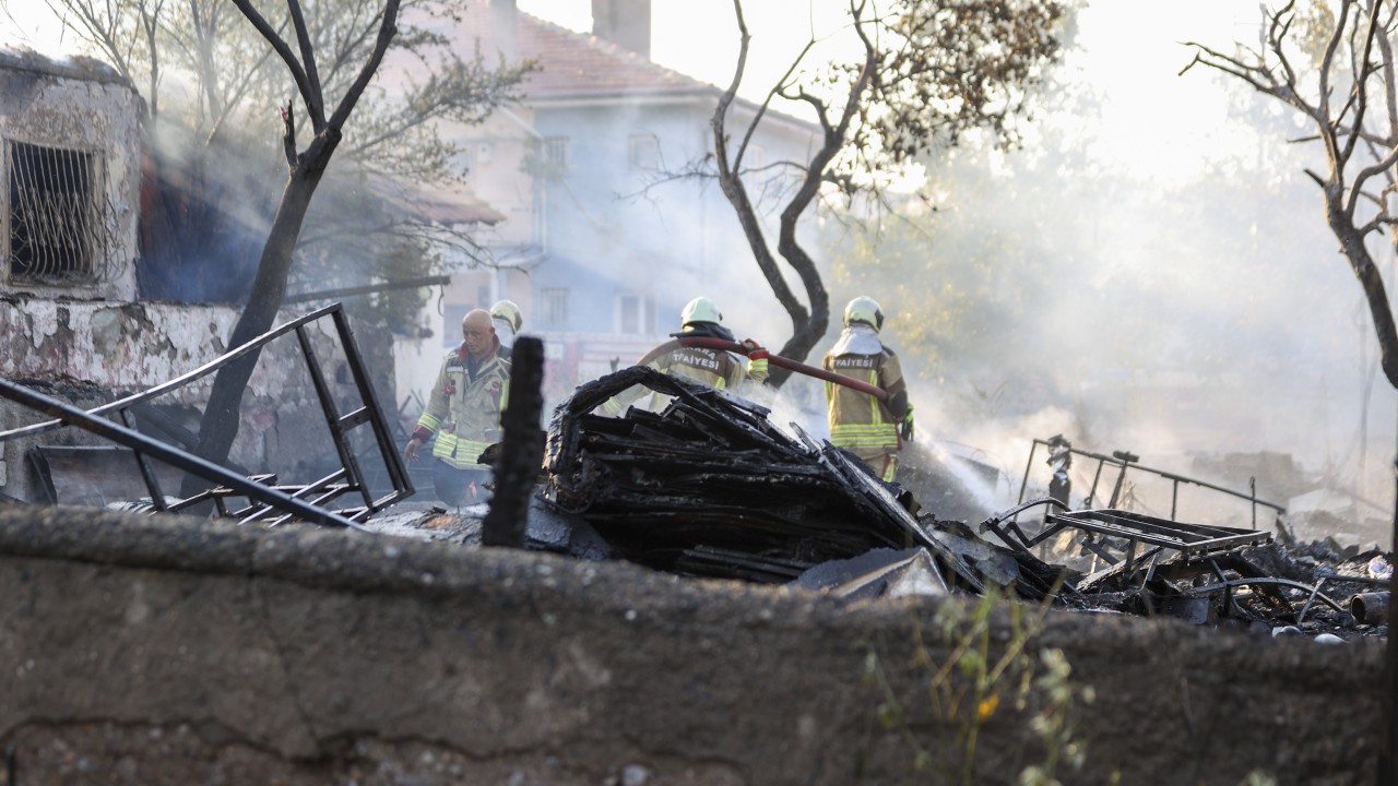Ankara'da metruk binada çıkan yangın söndürüldü