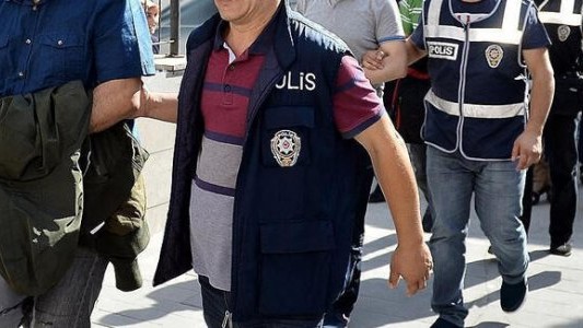 Adana merkezli FETÖ operasyonu: 5 tutuklu