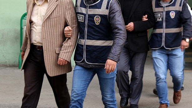 İzmir''deki FETÖ davasında 4 isme hapis!