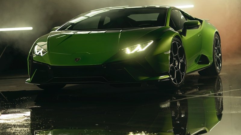 Lamborghini hibrit modelini tanıttı