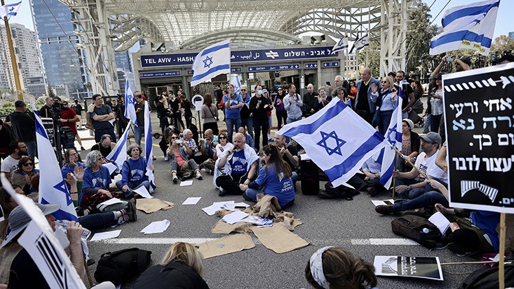 Netanyahu hükümetine karşı "sivil itaatsizlik günü" eylemleri yapılıyor