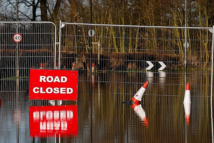 İngiltere'de vatandaşlar sele karşı uyarıldı