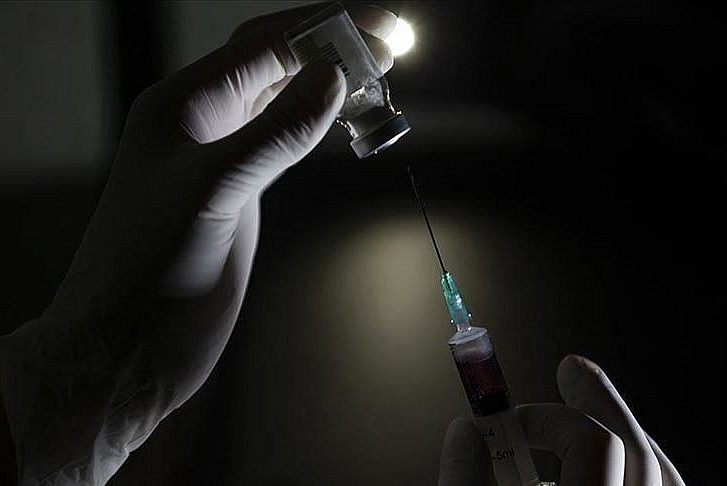 Korona aşısı olan bakanın testi pozitif çıktı