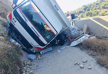 Tokat'ta iki kamyonet çarpıştı