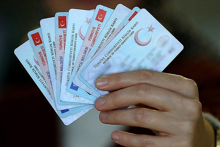 Türkiye'nin yüzde 85'i çipli kimlik kartına geçti