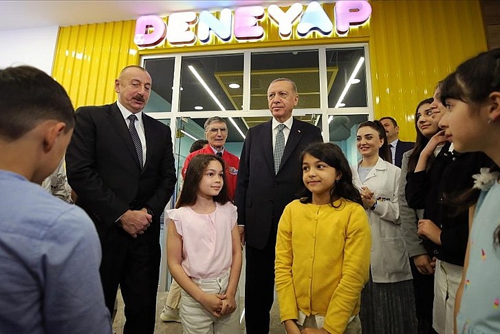 Erdoğan, Bakü'de iki merkezin açılışını yaptı