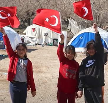 Mehmetçikten isteği Türk bayrağı oldu