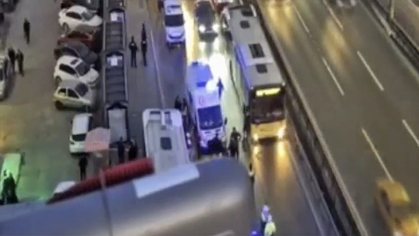 İETT otobüsü durağa daldı: 1 ölü 4 yaralı