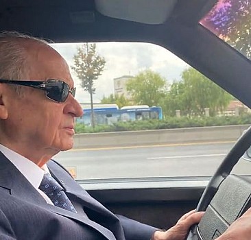 MHP lideri Devlet Bahçeli'den klasik otomobiliyle