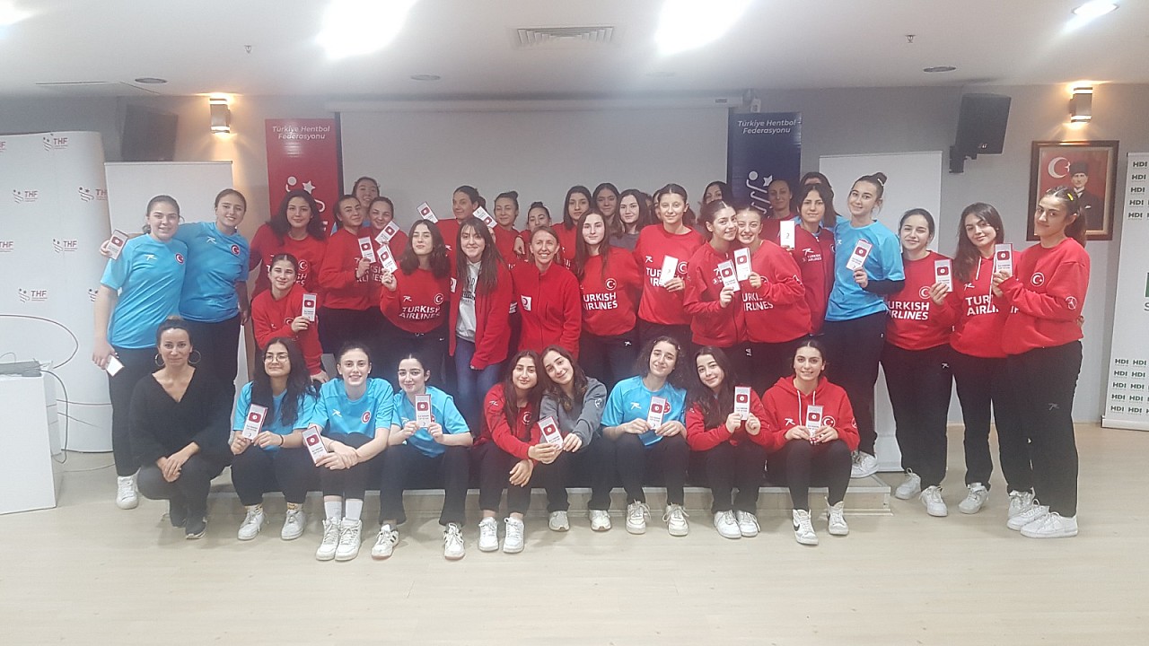 Kızılay'da Kadın Milli Hentbolculara ilkyardım Semineri