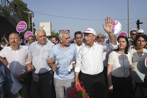 ​'Suikast' iddiasında bulunan Kılıçdaroğlu FETÖ'ye de göz kırpıyor
