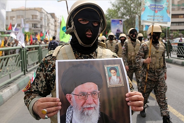 İran'da bir komutana suikast yapıldı