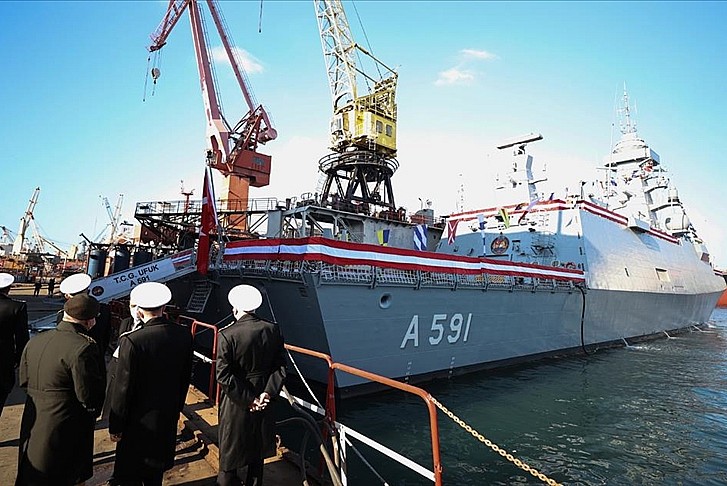 ​Türkiye'nin ilk istihbarat gemisi TCG Ufuk teslim edildi