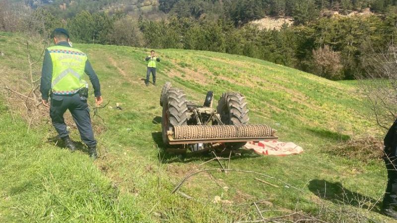 Bolu'da devrilen traktörün altında kalan sürücü öldü