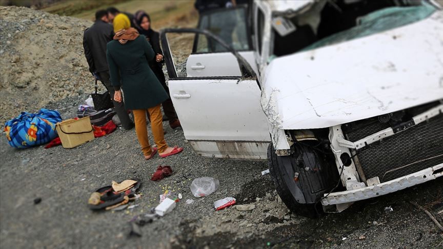 İran'da nevruz haftasındaki trafik kazalarında 325 kişi hayatını kaybetti