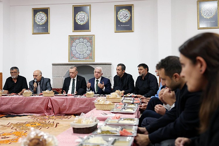 Erdoğan'ın ziyaret ettiği cemevi yönetimine ihraç işlemleri başlatıldı