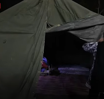İsrail'in evlerinden çıkardığı Filistinliler çadırlarda kalıyor
