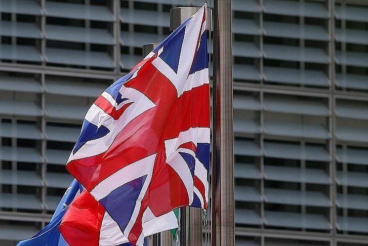 İngiliz hükümetinden art arda 8 istifa
