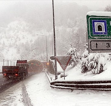 Otobüslerin Bolu Dağı'ndan geçişine izin verilmiyor