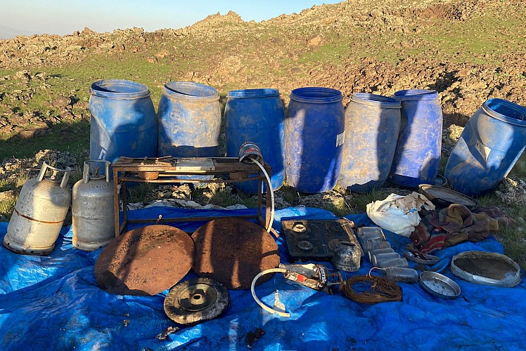 PKK'lı teröristlere ait malzemeler ele geçirildi