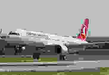 Viyana Havalimanı'nda savrulan araç THY uçağına çarptı