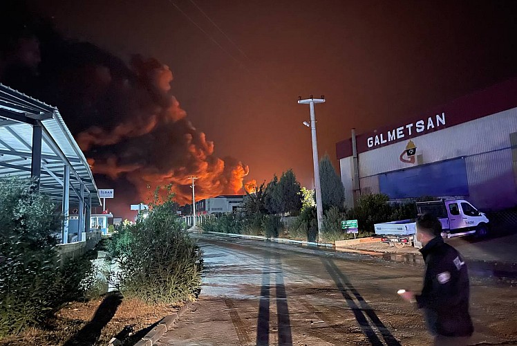 Adana'da kimya fabrikasında yangın çıktı