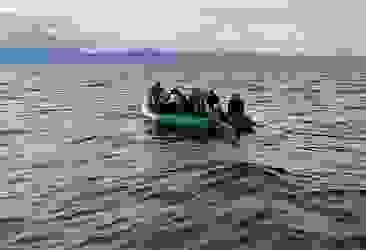 Çanakkale'de Türk kara sularına itilen 17 düzensiz göçmen kurtarıldı