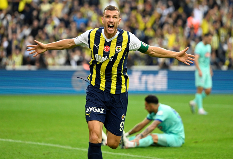 aa-20231001-32288618-32288613-fenerbahcecaykurrizespor_cc2613536a875d5477a5cb6c9ed65519.jpg