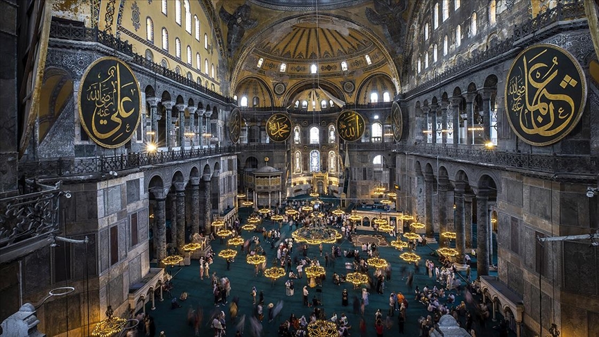 ayasofya-camii_09b1a4d6dfd93bd9989e76220dc9422e.jpg