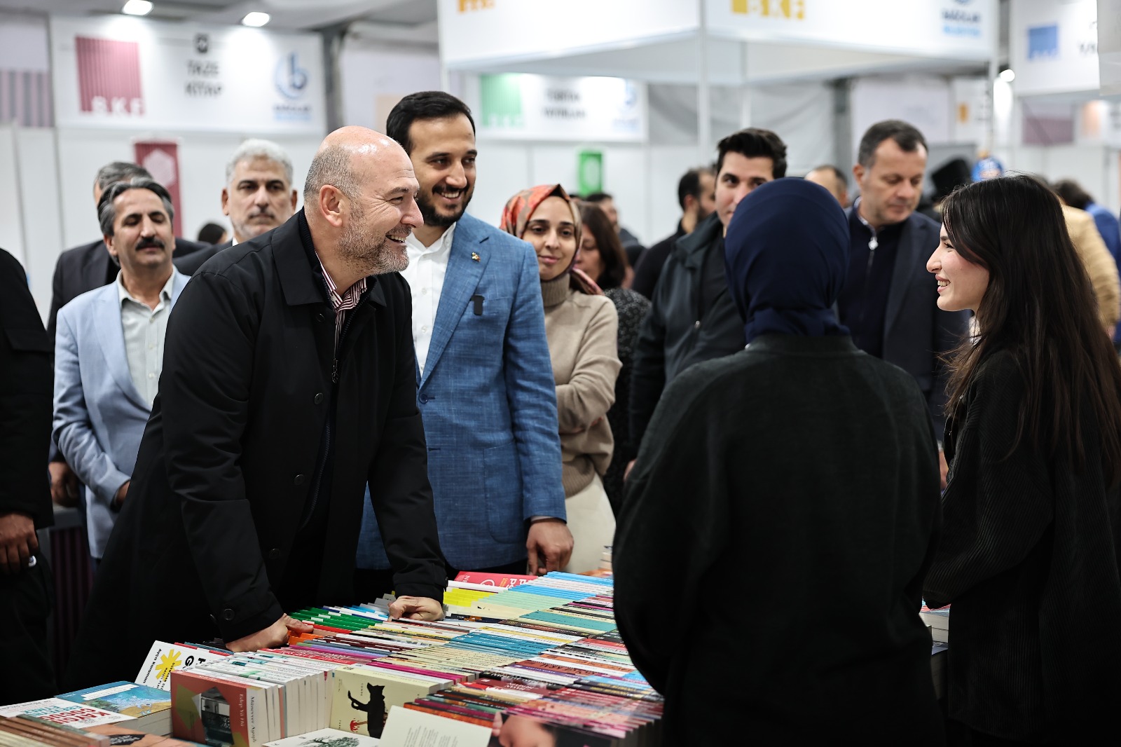 bagcilarlilar-festival-tadinda-bir-kitap-fuari-geciriyor-18_2a55e89e894c045014dc4050edf0ac9a.jpeg