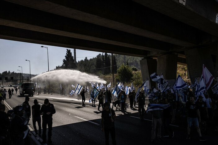 netanyahunun-yargi-reformunu-protesto-etmek-icin-binlerce-vatandas-sokacfcdd913_3462bc1f9537af9acaa62e48cbcaf17a.jpg