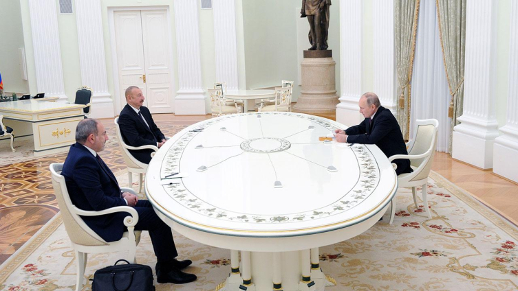 putin-aliyev-pasinyan-gorusmesi-reuters-1537990_fbbe65efad6f2f871f3d86c79754016a.jpg